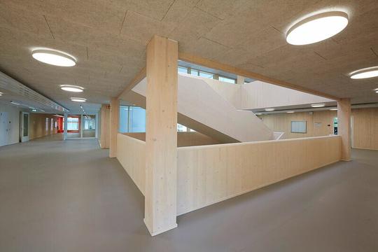 Fibro-Kustik: Redução de Eco e Reverberação em Ambientes Interiores