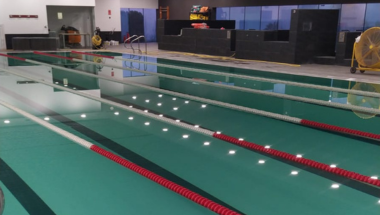 A instalação de membrana armada SOPREMAPOOL FEELING em piscinas públicas